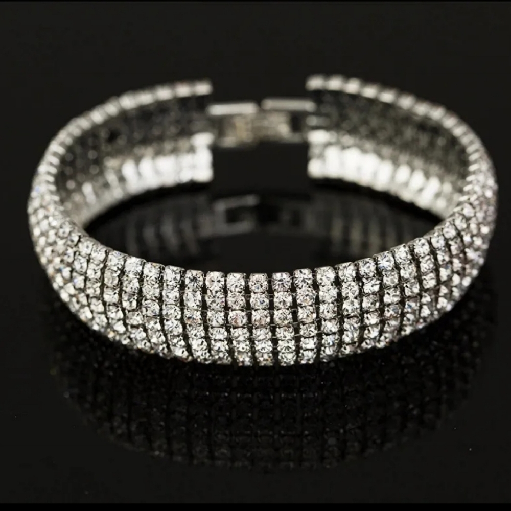 Luxury Rhinestone Elegant Full Drill Cuff Bracelet Silver NWT